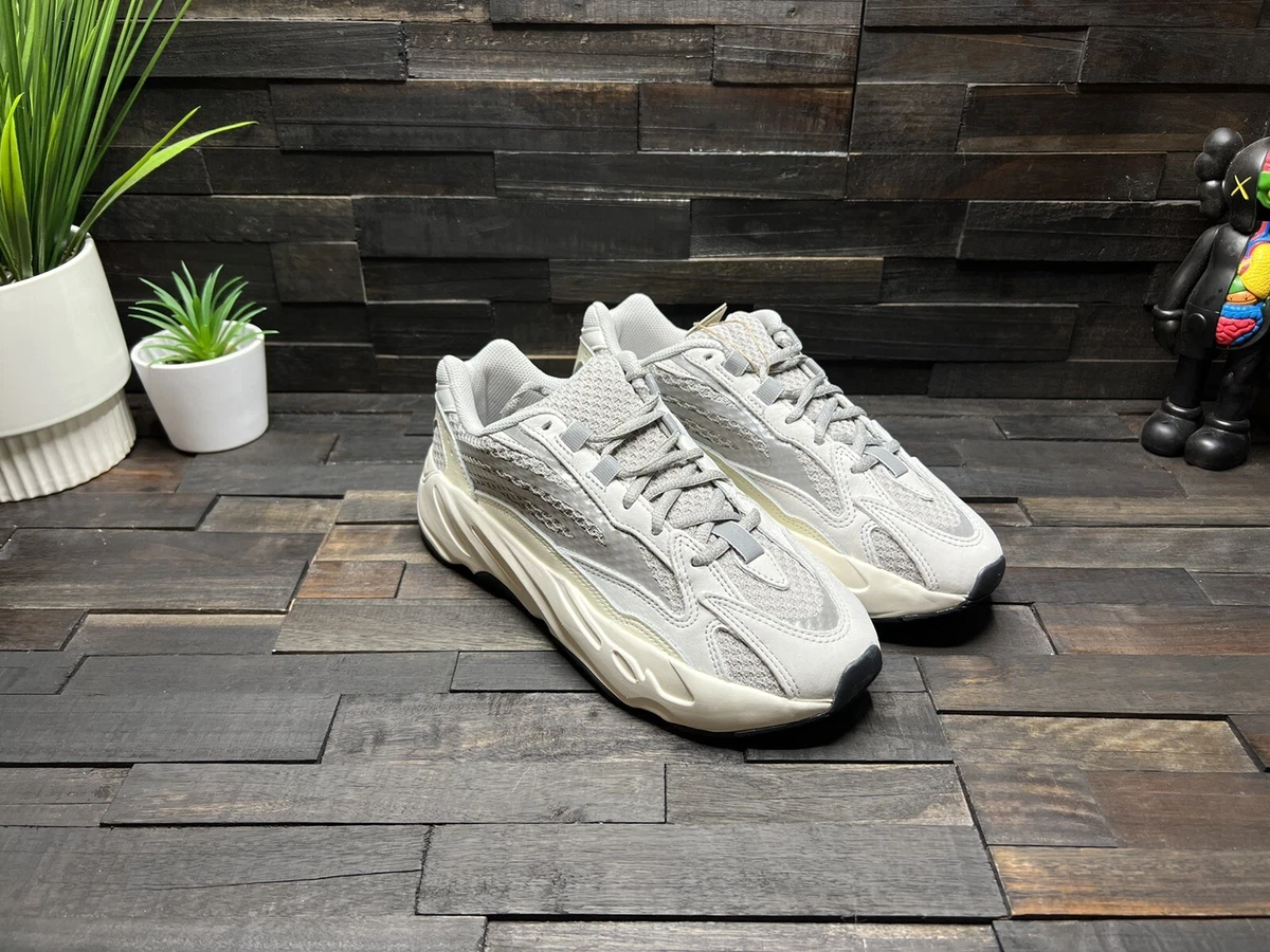 adidas Yeezy Boost 700 V2 Static 2022 EF2829