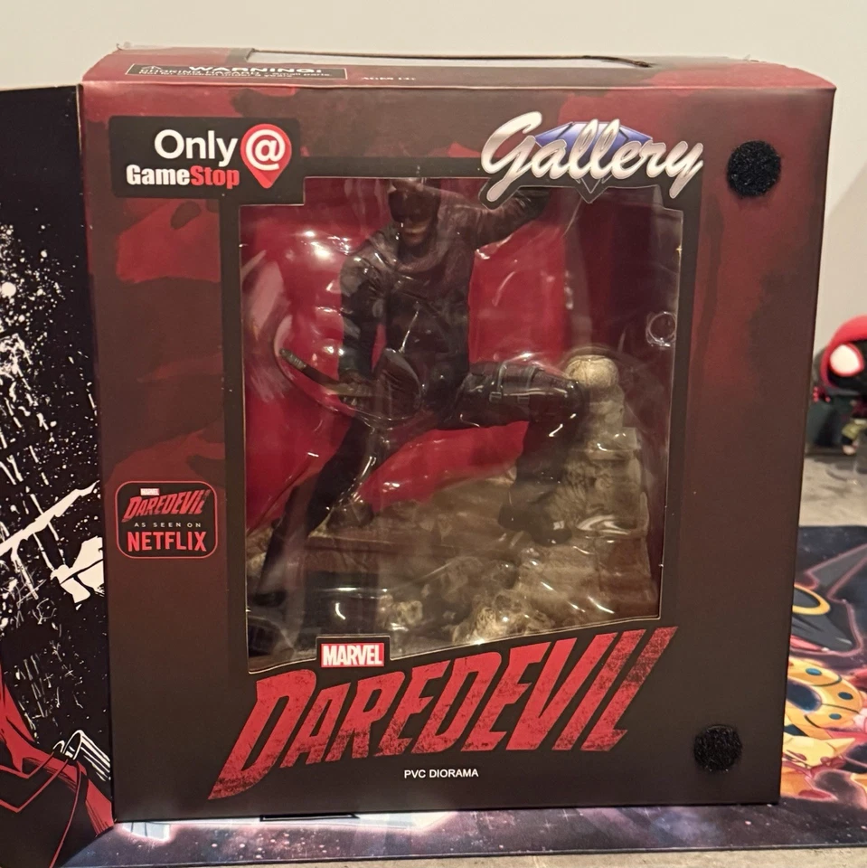 Marvel Diamond Select Gallery Statue Daredevil Netflix GameStop Exclusive 2018 - Image 2 of 4