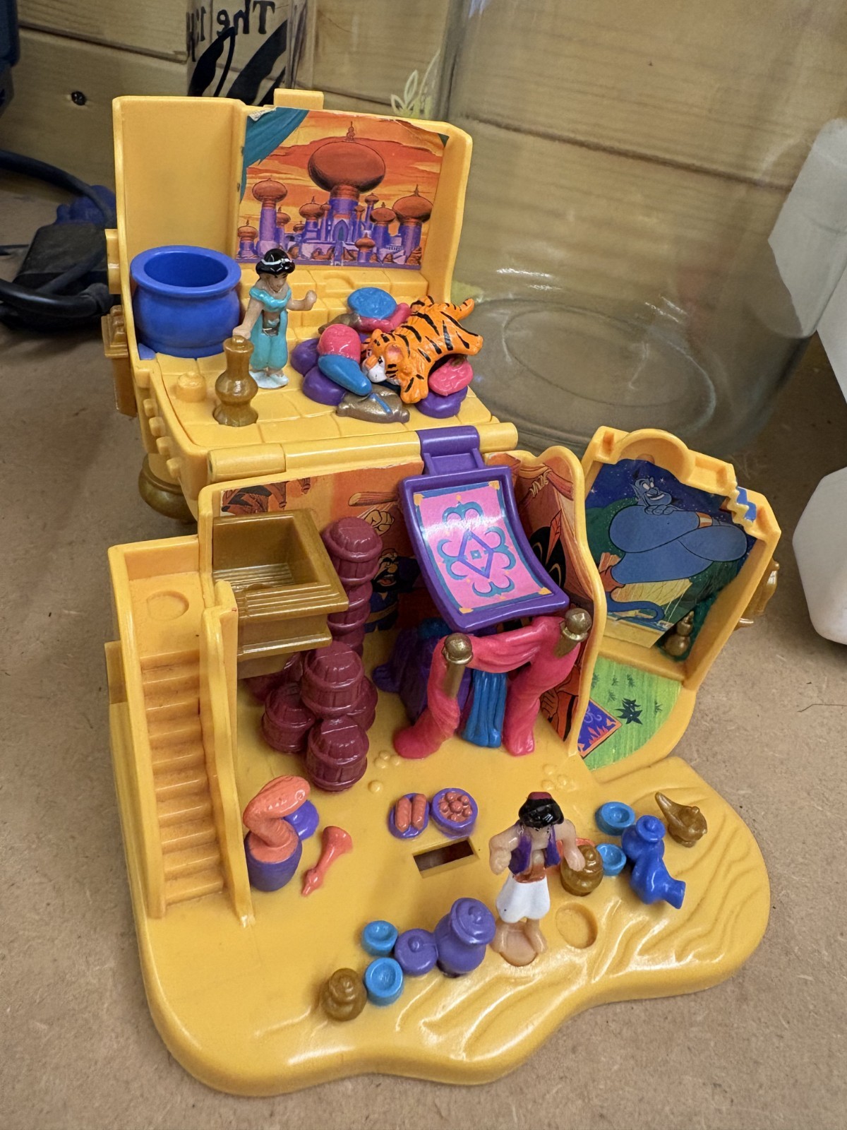 Vintage complete Polly Pocket Disney Aladdin Agrabah Marketplace & Figures 1995 
