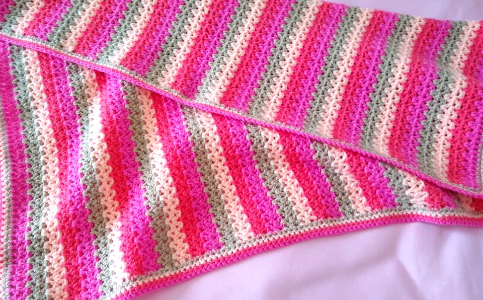 Manta brillante hecha a mano de ganchillo para bebé niña para cochecito/cuna/cuna/cesta Moisés NUEVA Foto 3 de 4