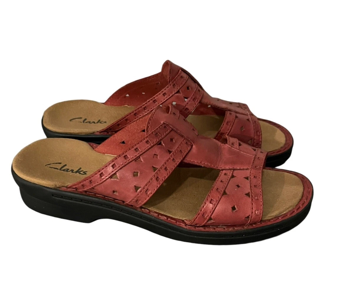 Sandali Clarks taglio laser in pelle doppio cinturino superiore scorrevole in 37163 1210 7M