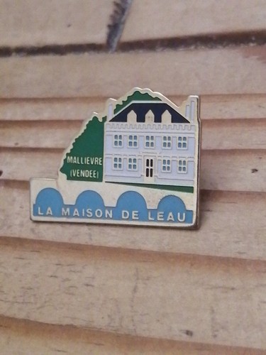 PIN’S MÉTAL DORÉ émaillé ELF Aquitaine pétrole raffinerie EBC92 France
