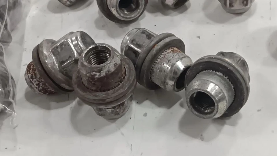 Juego de tuercas Infiniti G37 2011 2012 2013 Foto 4 de 4