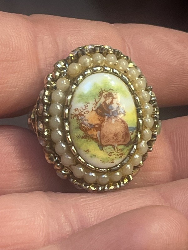 Vintage Courting Couple Adjustable Ring