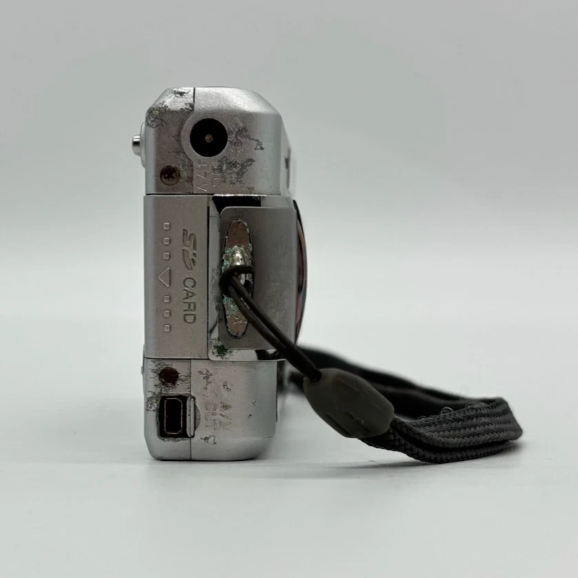 Konica Minolta Dimage X60 Digital Camera 5.0MP CCD w Battery Charger SD Card - Image 2 of 4