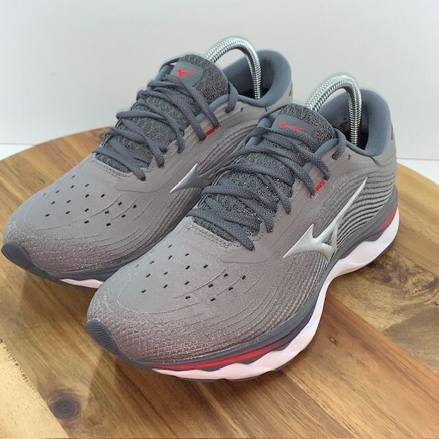Mizuno Enerzy Core Wave Sky 5 Running Shoes Silver Size 8