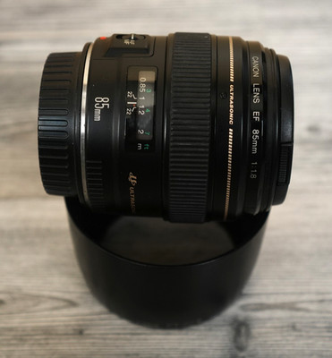 Canon 85 mm F1.8 Vollformat-Objektiv EF-Anschluss mit Gegenlichtblende