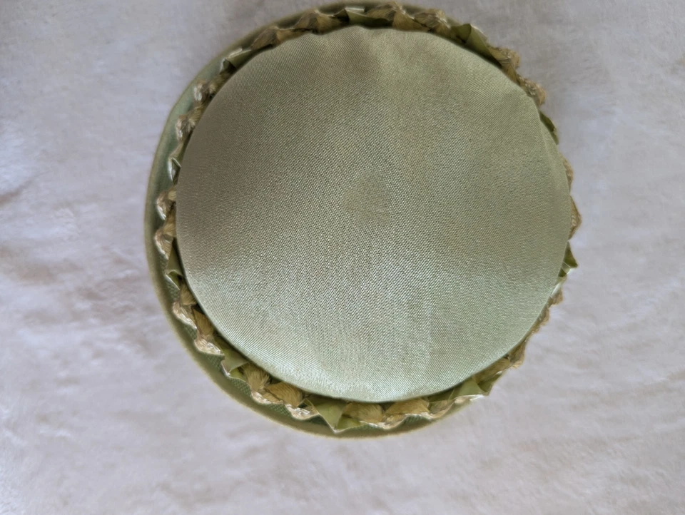 De Colección Hecho en Unión Verde Lima Satén Rafia Recortado Sombrero Teatro Utilería Disfraz Único Foto 4 de 4