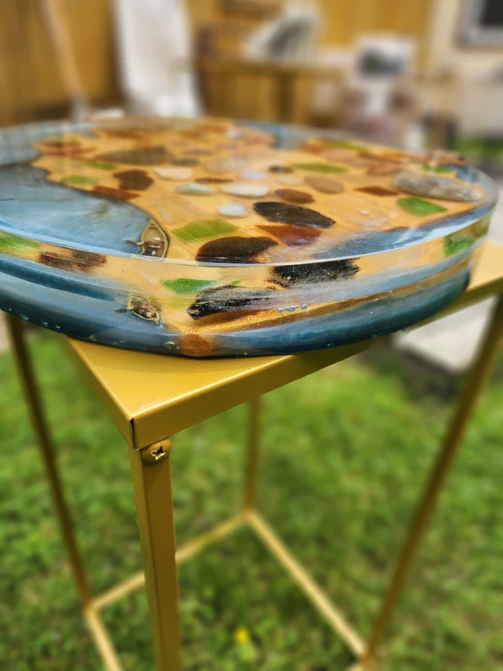 Mesa artesanal de resina y madera, Michigan Foto 3 de 4