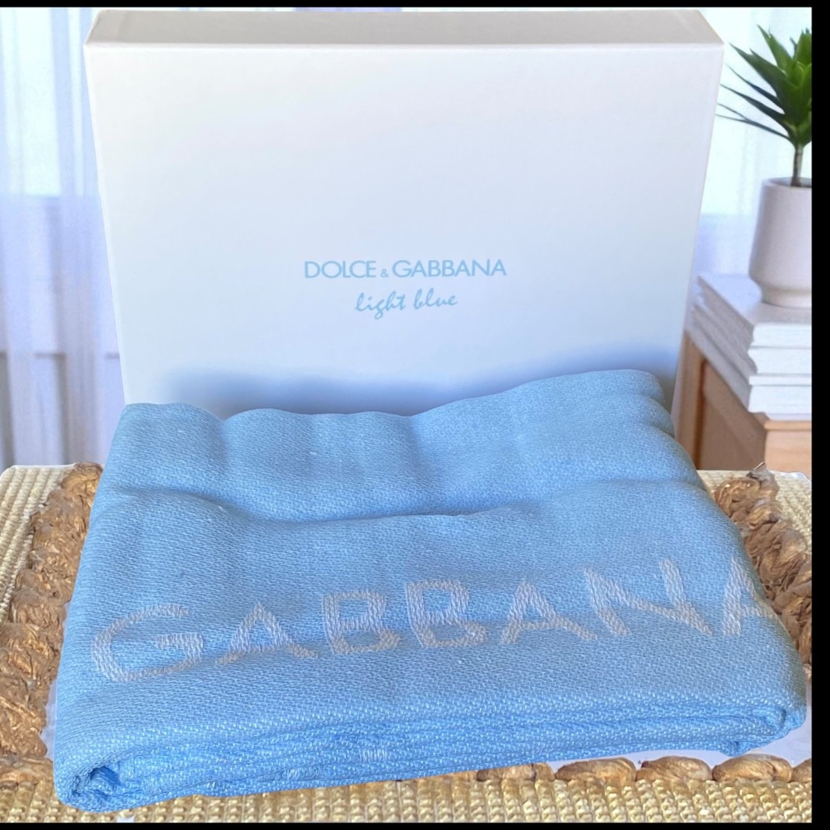 D&G （DOLCE &ＧＡＢＢＡＮＡ）ビーチタオル☆ Dolce&Gabbana Light blue extra large blue and white beach towel