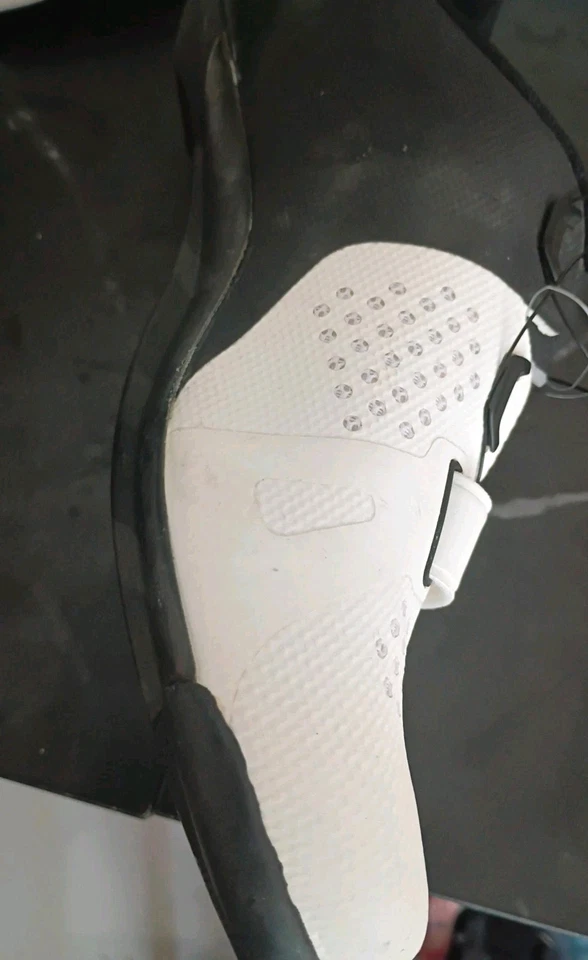 Sapatos de ciclismo Specialized Torch 2.0 Road Boa UE 39 EUA 6.5 branco sem clipes - Imagem 3 de 4