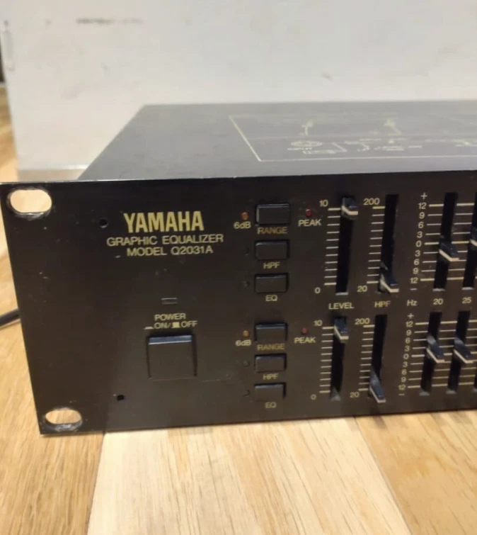 YAMAHA Q2031A GRAPHIC EQUALIZER 2-Channel 31-Band 2U AC100V 50/60Hz 18W - Image 3 of 4