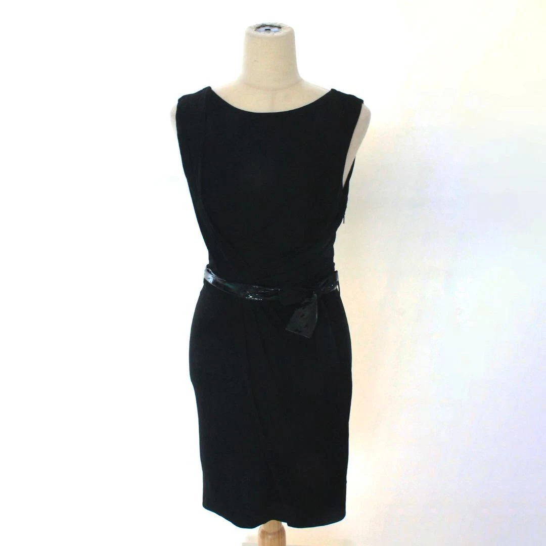Robe noire sans manches Gucci avec ceinture en cuir