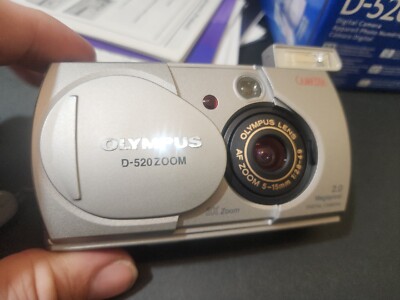 Olympus CAMEDIA D-520 Zoom 2.0MP Digital Camera - Black & Metallic
