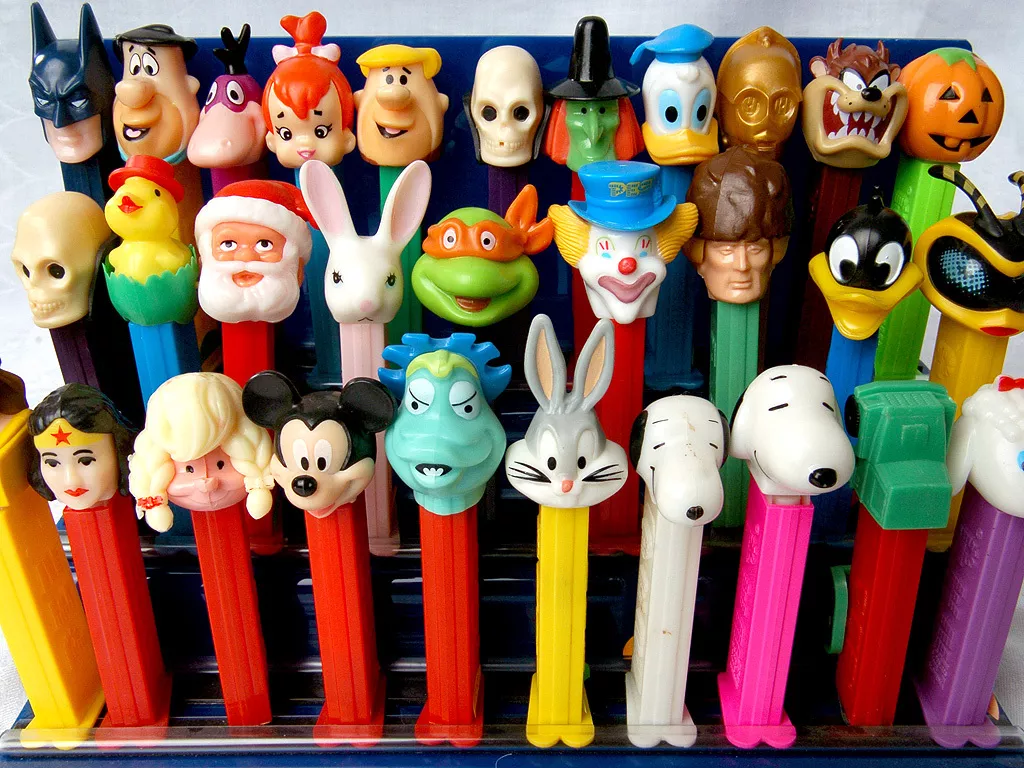 25 COUNT RANDOM PEZ DISPENSERS EACH WITH 2 PACKS OF 6 ROLLS PEZ
