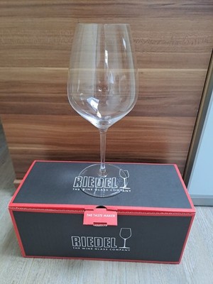 Rotweinglas, Riedel-Glashütte, mit Gravur von Hotel Kristall Pertisau, neu OVP