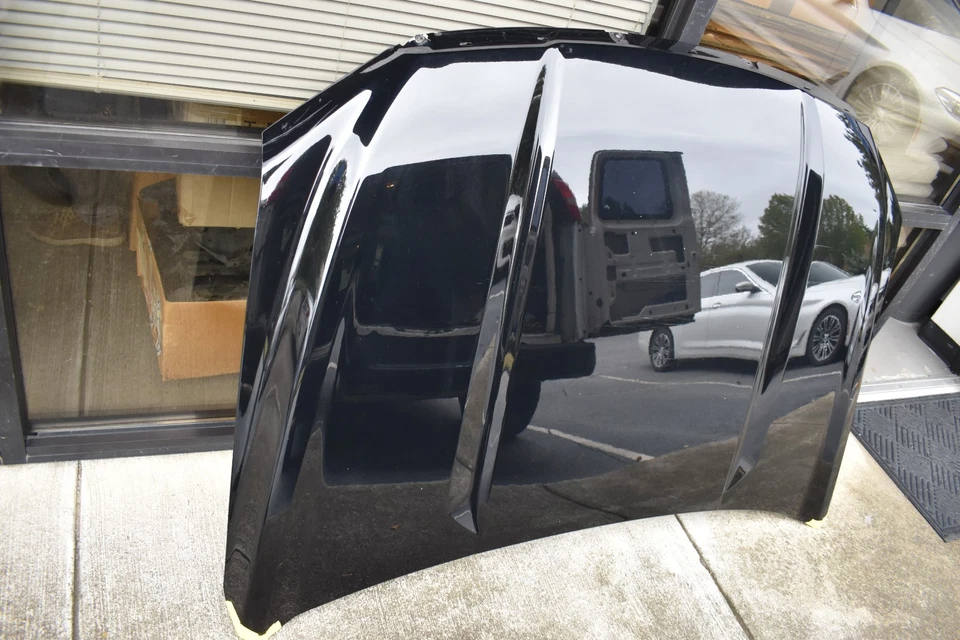 GMC YUKON XL 2021-2022 CAPÓ DELANTERO BLANCO USADO OEM  Foto 2 de 4