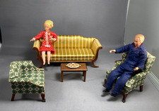 Divano casa delle bambole vintage Chippendale fatto a mano, schienale a vento e sedie club