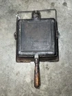ANTIQUE Wagner M’F’G CO. Sidney O Square Cast Iron Waffle Maker 1910 With Base