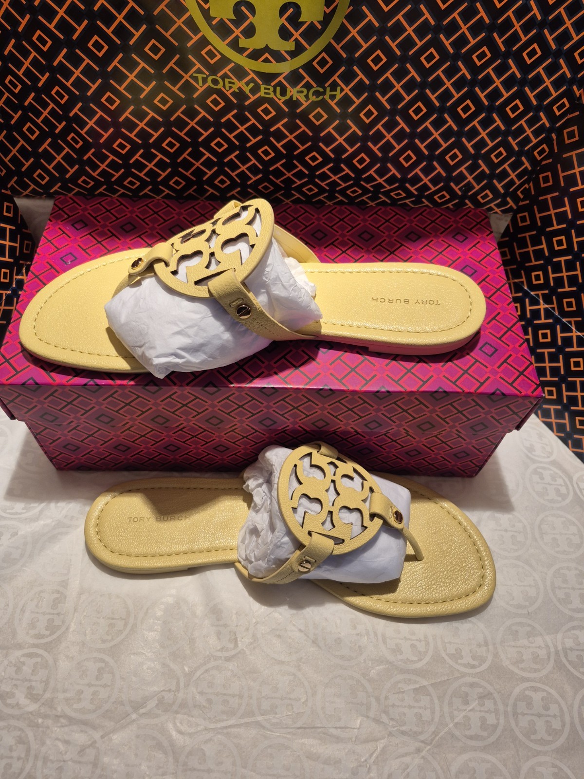 TORY BURCH MILLER SANDALS IN TUMBLED LEATHER;PALE BUTTER;SZ 9M;NIB;Ret: $298 thumbnail 4