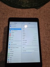 Apple iPad 9.7in 16GB Black Wi  Fi Tablet Dual Camera MD528LL/A