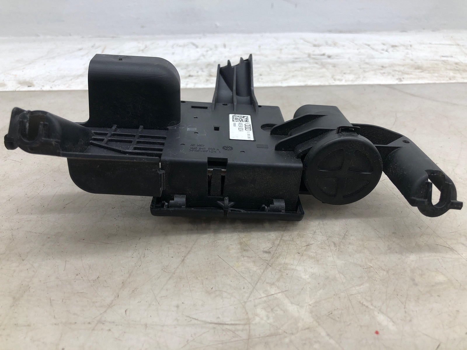 2016-2020 BENTLEY BENTATGA POWER DISTRIBUTION JUNCTION BOX POSITIVE JUMPER POINT