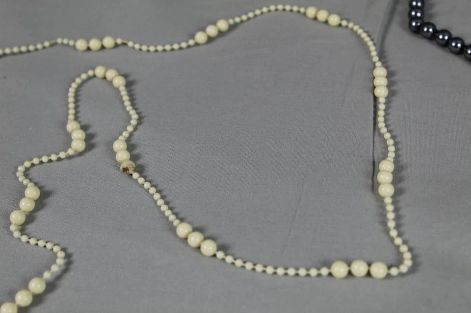 20x älterer Modeschmuck - Ketten , Broschen , Anstecknadel , Armreif /S49 - Bild 2 von 4