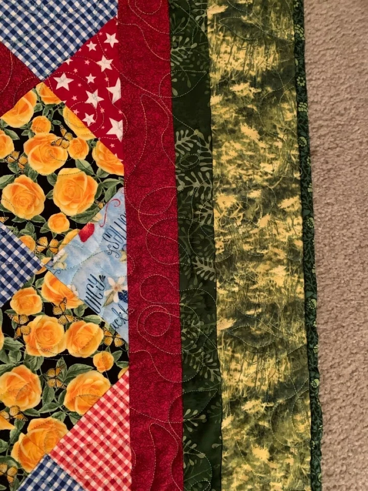 Edredón hecho a mano rosas amarillas y rojas 50" x 50" Foto 3 de 4