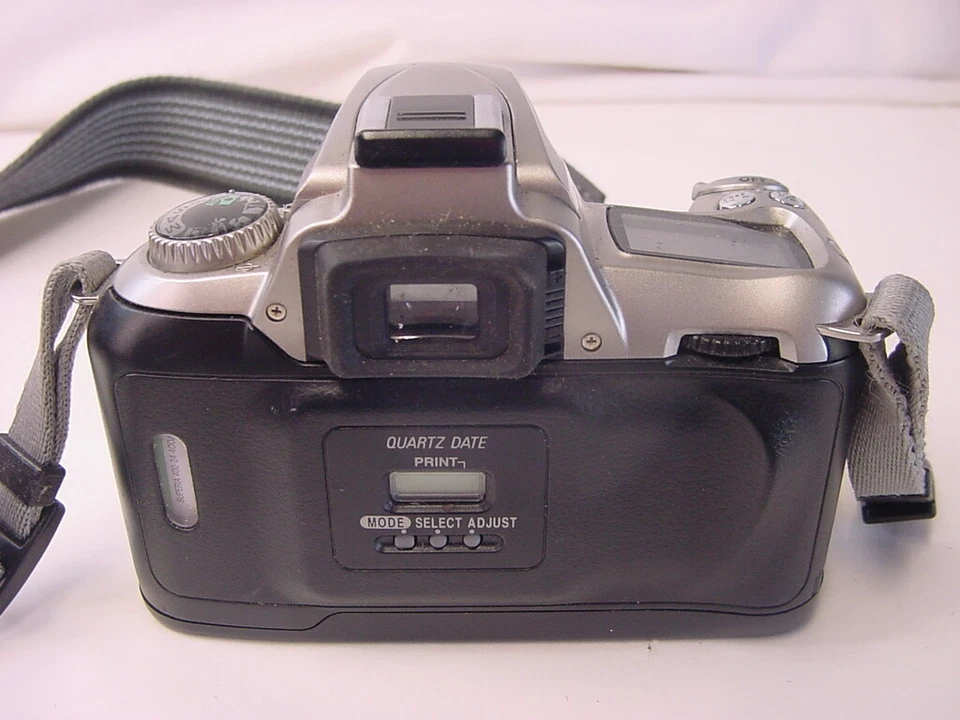 CUERPO DE CÁMARA DE PELÍCULA NIKON F55 SLR  Foto 3 de 3