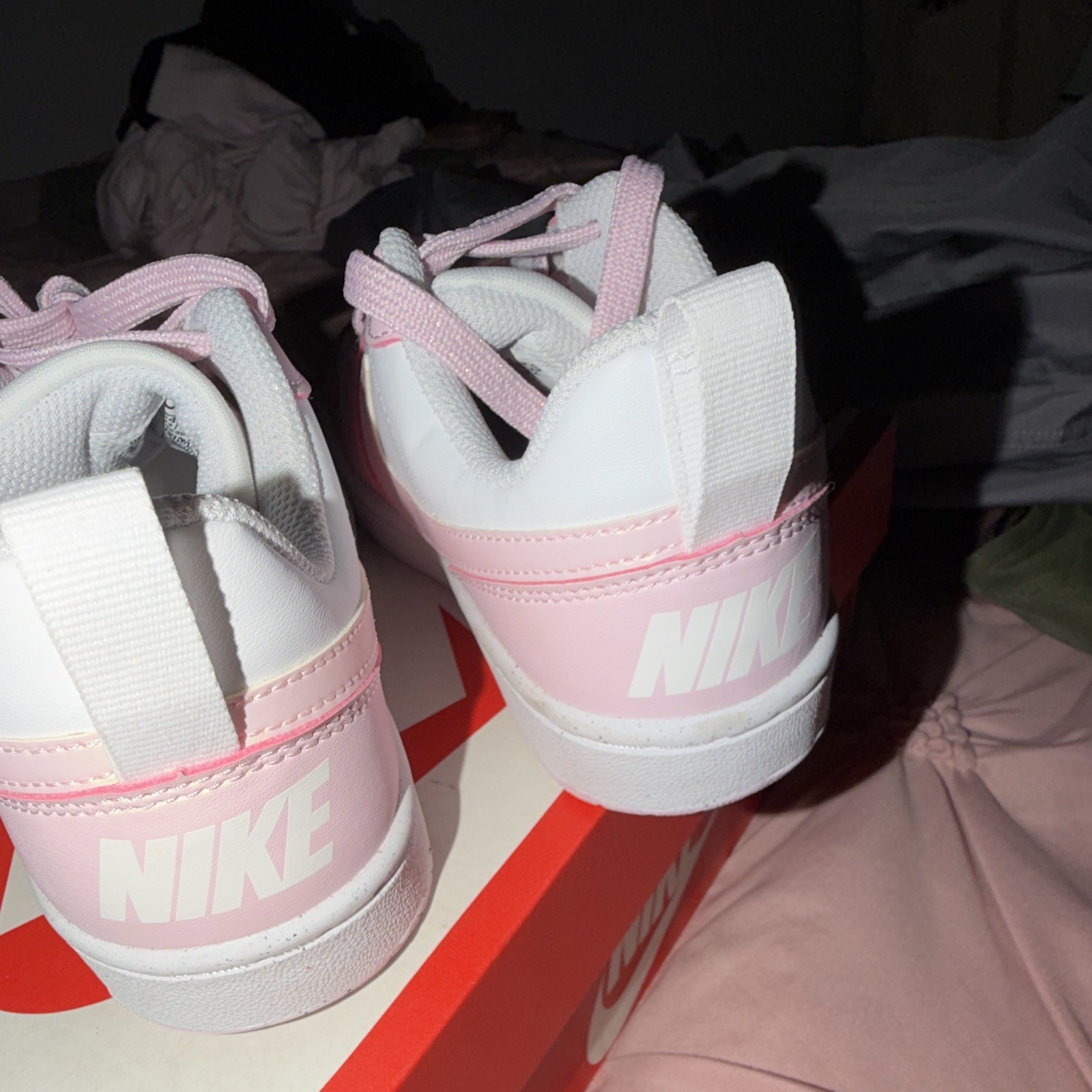 Nike Unisex Kids Low Top Lace Up Athletic Sneakers Pink/White Colorblock