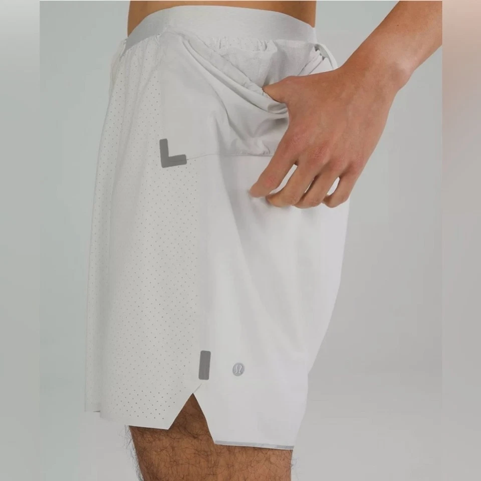Lululemon Men’s Lightweight Trail Running Short 7" VPOR Gray Size M - Image 3 of 4