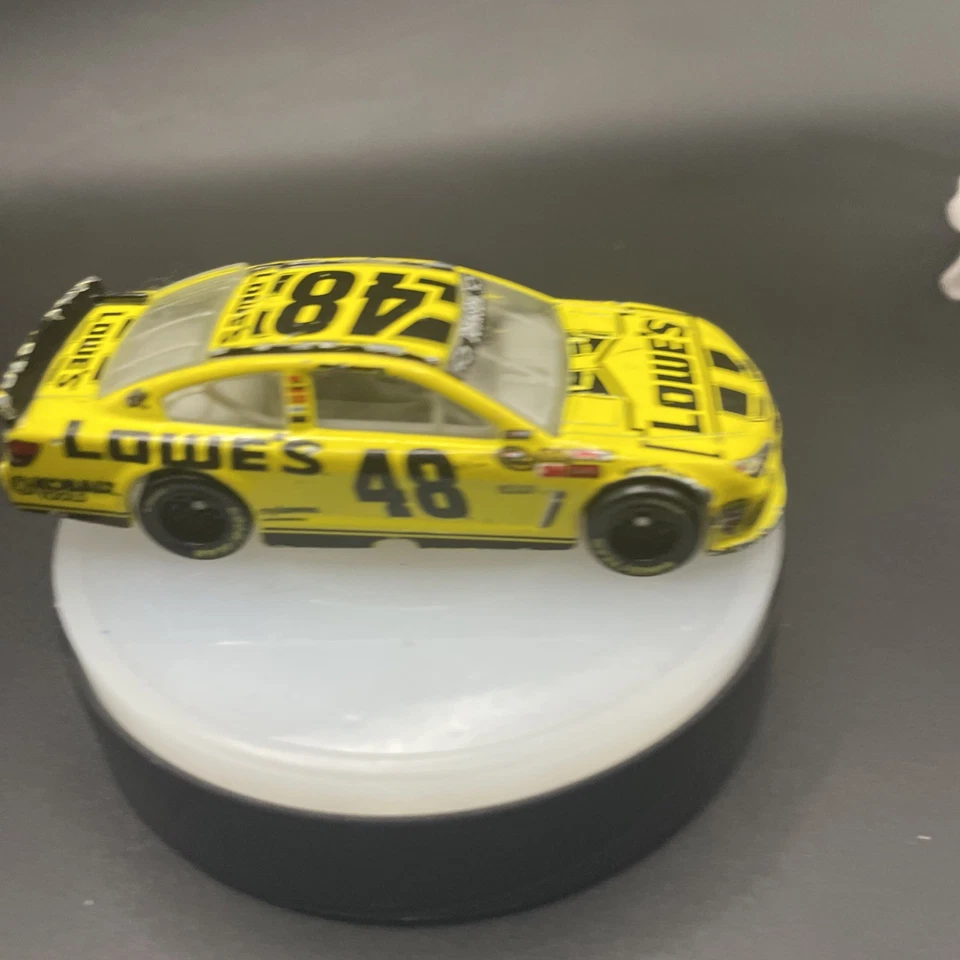 Chevy suelto NASCAR 2013 Jimmie Johnson #48 Lowe’s Daytona amarillo 1/64 diecast Foto 3 de 4