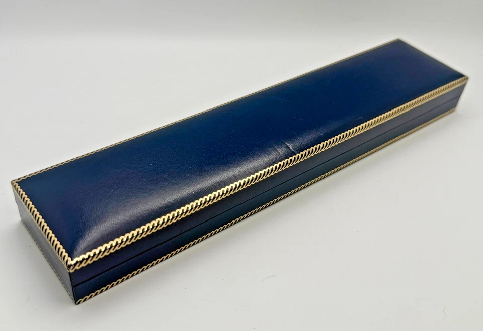 Reloj Brooks & Bentley vintage para mujer de los años 80 tono dorado con dije de elefante en caja Foto 2 de 4