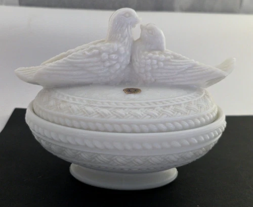 Vtg Westmoreland Glass LOVE BIRDS Doves Candy Dish White Milk Glass WG Mark