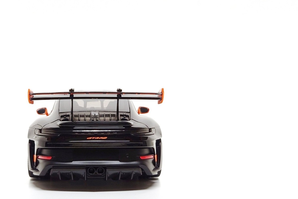 Minichamps 1:18 Porsche 911 GT3 RS (992) in Black / Orange Minichamps 1:18 Porsche 911 GT3 RS (992) in Black / Orange