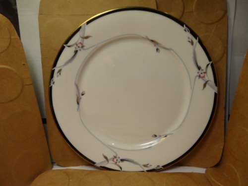 Gorham 10 5/8" Dinner Plate, Manhattan Pattern (Used/EUC) - Picture 2 of 12
