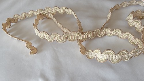 IVORY CREAM SCALLOPED FLAT WOVEN DECORATIVE TAPE TRIM By the Yard - Picture 2 of 3