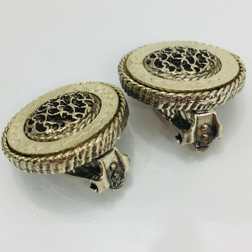 Diamond Cut Filigree Gold Disk Clip On Earrings - Picture 4 of 6