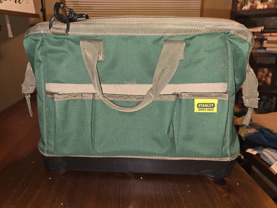 Bolsa de herramientas STANLEY SINCE 1843 boca abierta lona fondo liso. Cierre doble cremallera Foto 4 de 4
