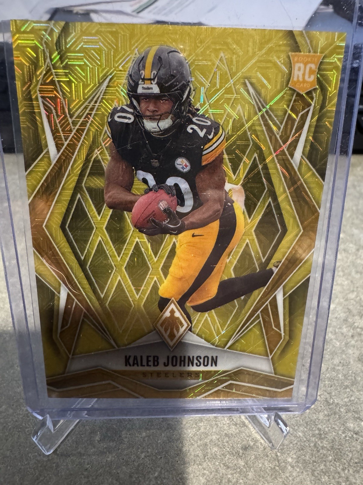 2025 Panini Phoenix KALEB JOHNSON RC Yellow Mojo Prizm /35 #182 Steelers!