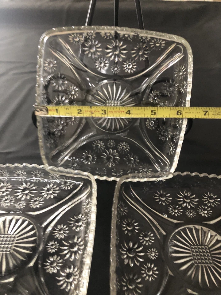 3 Crystal Square Plates With Daisy Design - Image 3 of 3