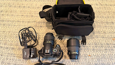 Nikon D60 DSLR Camera Kit w/ AF-S 18-55mm & 55-200mm DX Lenses Bag Charger