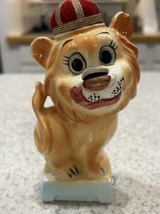 Vintage 50s Wales Lion Sewing Notion Caddy. Ceramic. Cute!