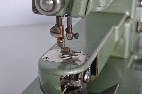 RAR Vintage Turissa White Ultramatic Zick Zag Nähmaschine Freiarm Grün - Bild 10 von 21