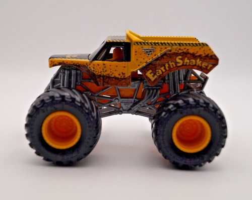Spin Master Monster Jam Earth Shaker Truck - Picture 2 of 10