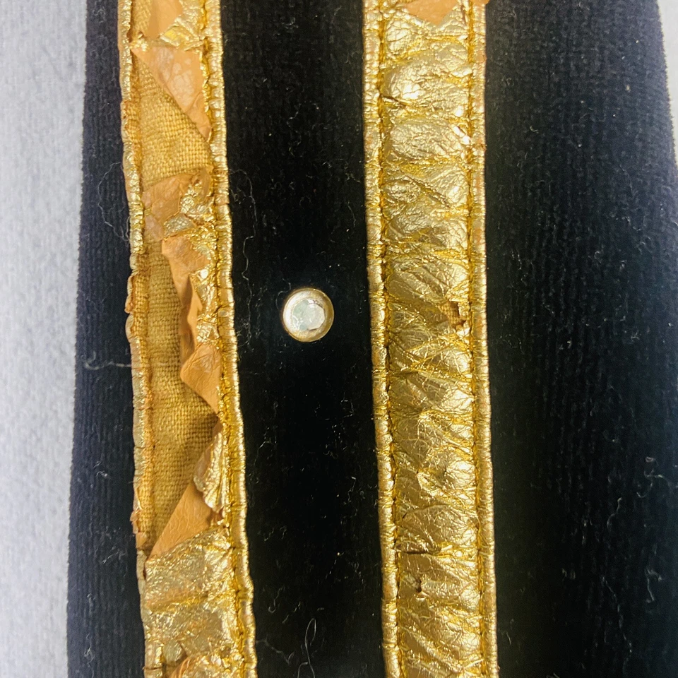 Chaqueta deportiva de terciopelo negra Y2K Bebe de los 90 con capucha recortada tachonada adorno dorado de colección Foto 4 de 4