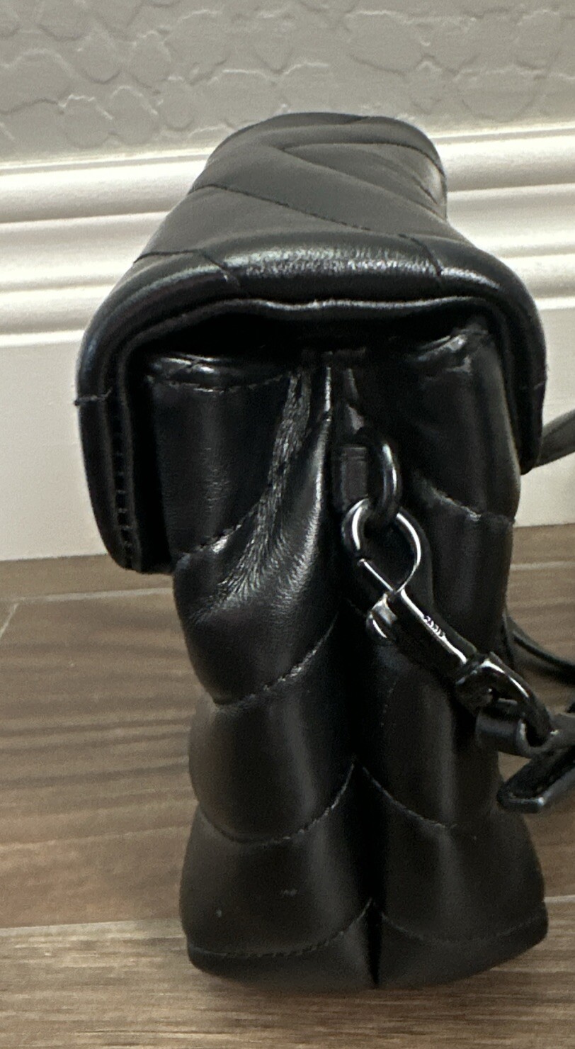 Borsa a tracolla Saint Laurent giocattolo Loulou in pelle nera