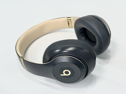 Beats by Dr. Dre Studio3 Wireless Headset Shadow Gray + Case CLEANED TESTED - Picture 3 of 14