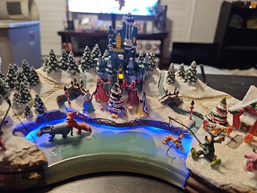 Disney Hawthorne Village Christmas Holiday Cove Multi Escultura Pintada a Mano 14" - Imagen 3 de 5