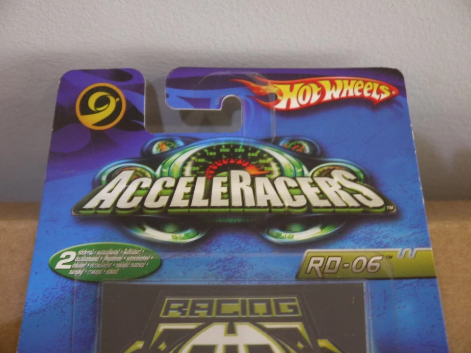Drones de carreras Acceleracers Hot Wheels RD06 con cardado púrpura Foto 2 de 4